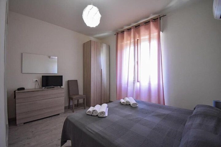 Room 5 of 9