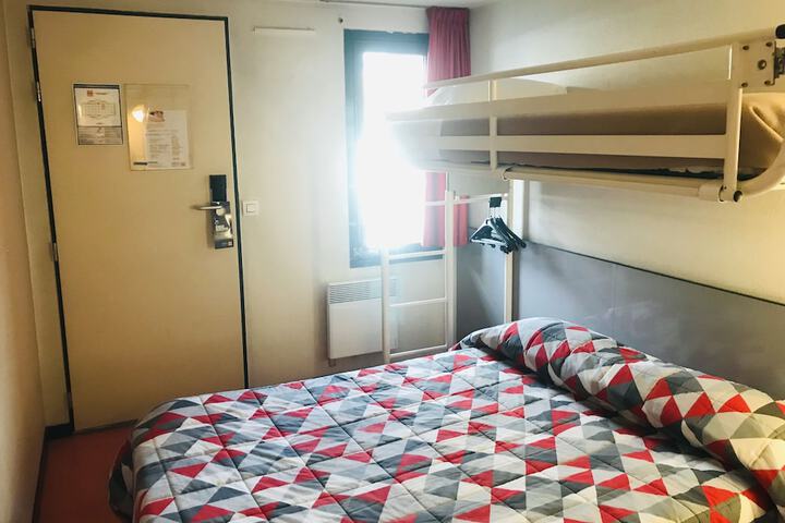 Room 6 of 30