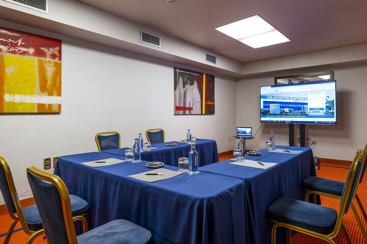 Business Center 98 of 125