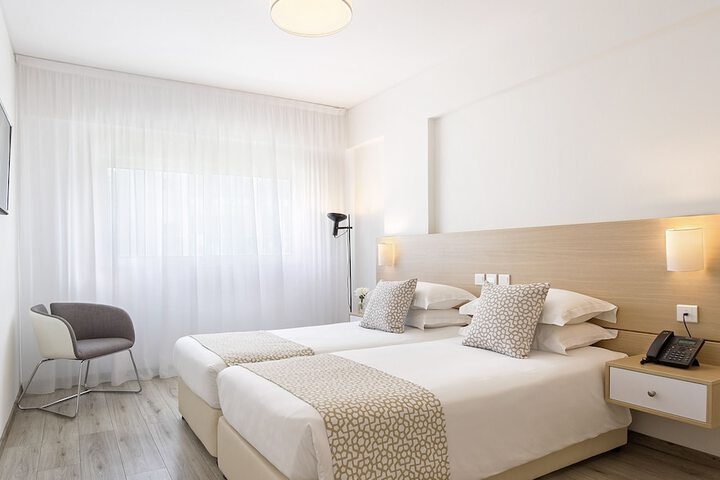Room 10 of 110