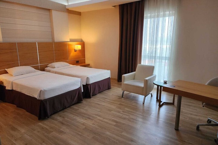 Room 8 of 30