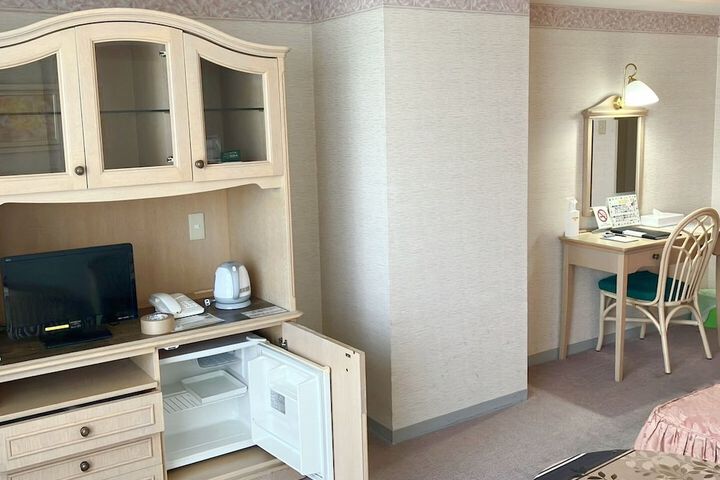 Room 8 of 40
