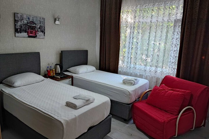 Room 10 of 24
