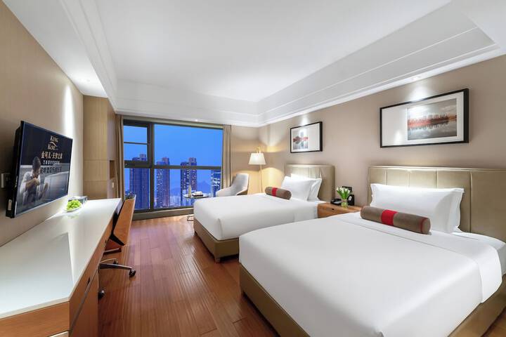Room 13 of 36