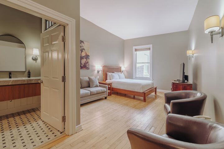 Room 10 of 46
