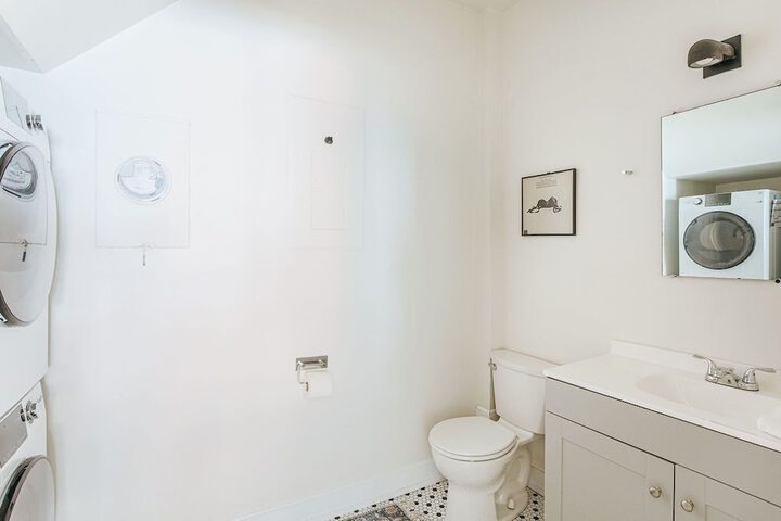 Room 6 of 32