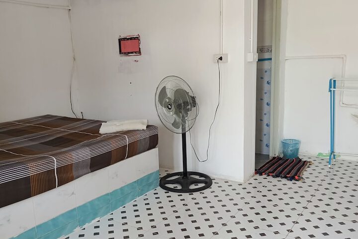 Room 13 of 36