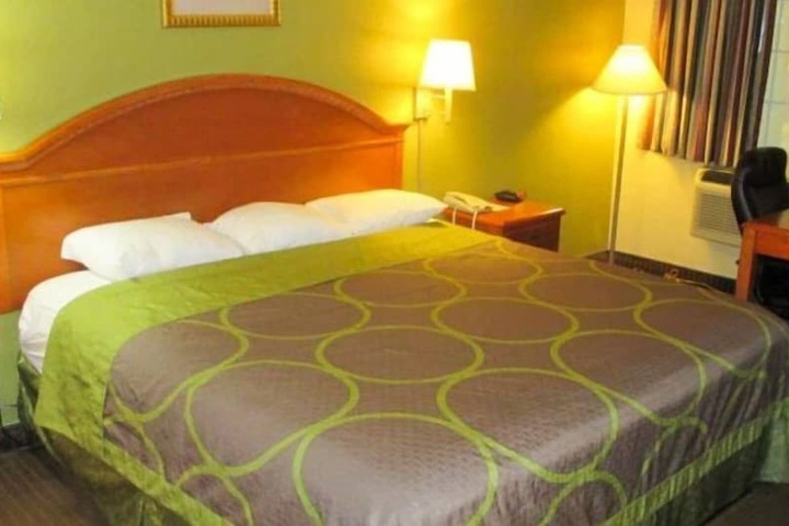 Room 8 of 39