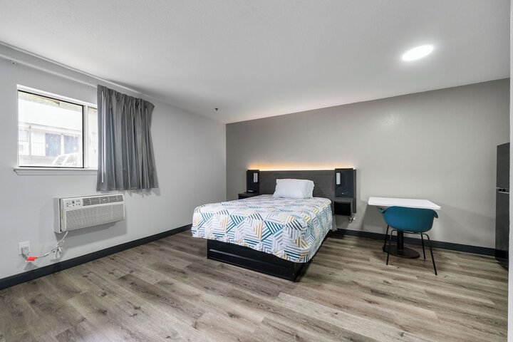 Room 1 of 6