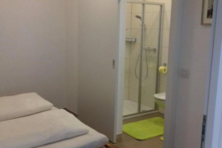 Room 5 of 15