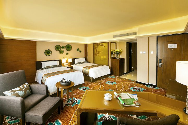 Room 12 of 80