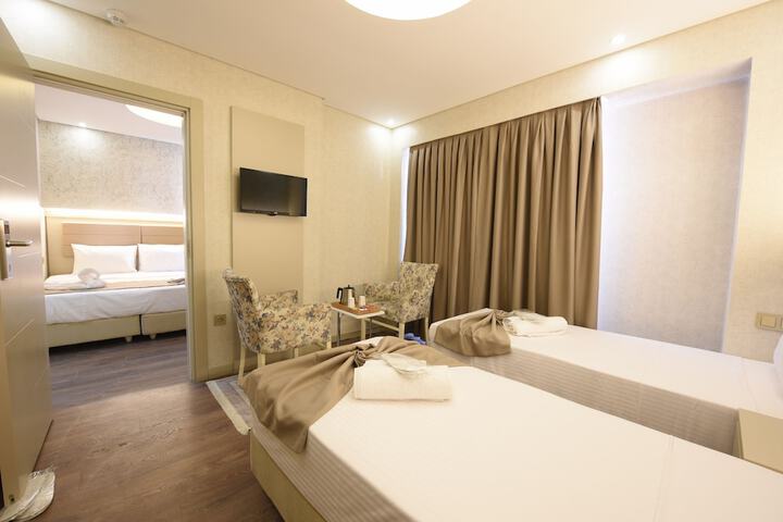 Room 13 of 19