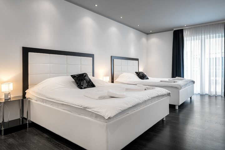 Room 11 of 16