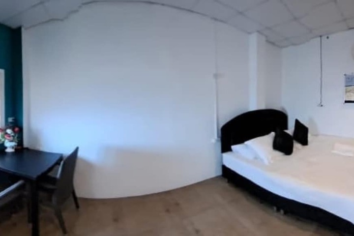Room 19 of 38