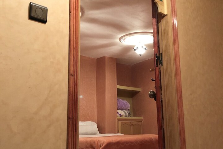 Room 8 of 38