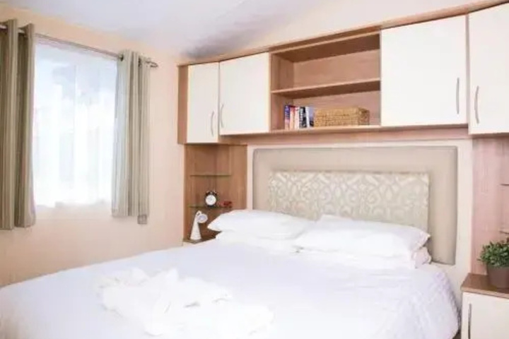 Room 5 of 11