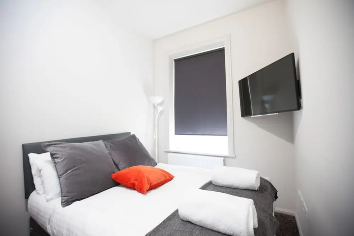 Room 5 of 14