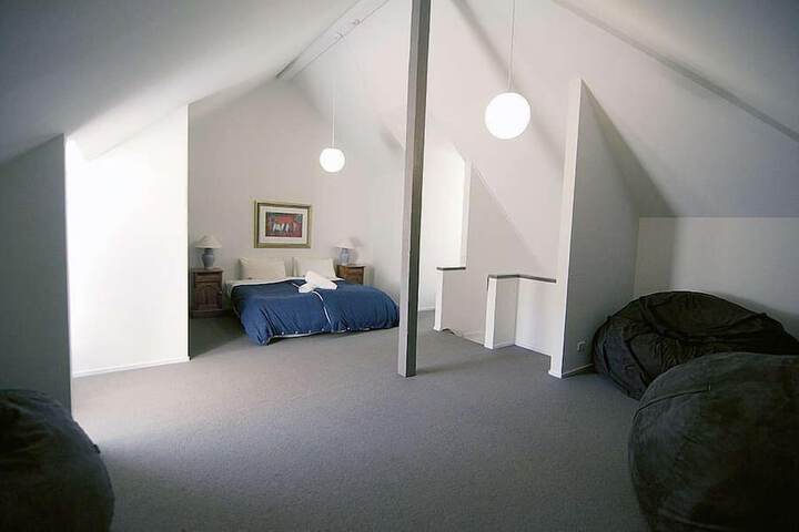Room 5 of 23
