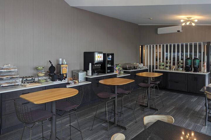 Breakfast/Coffee Service 48 of 50