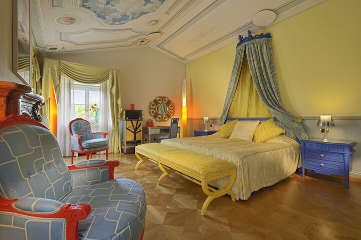 Room 21 of 115