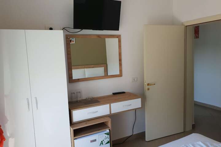 Room 6 of 56