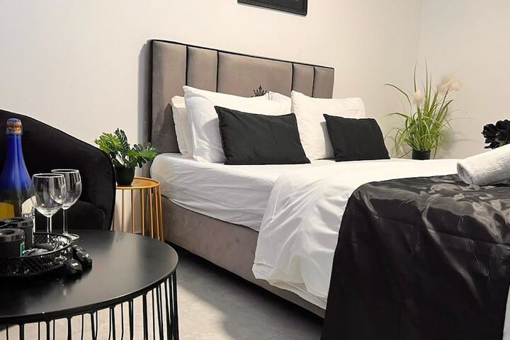 Room 5 of 22