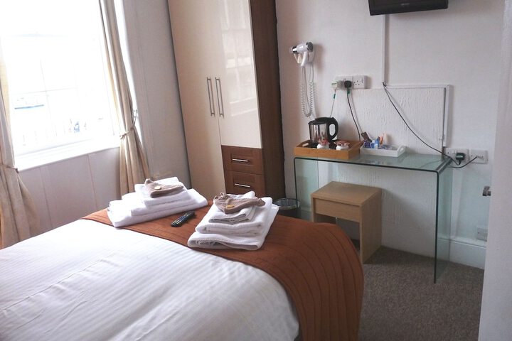 Room 27 of 84