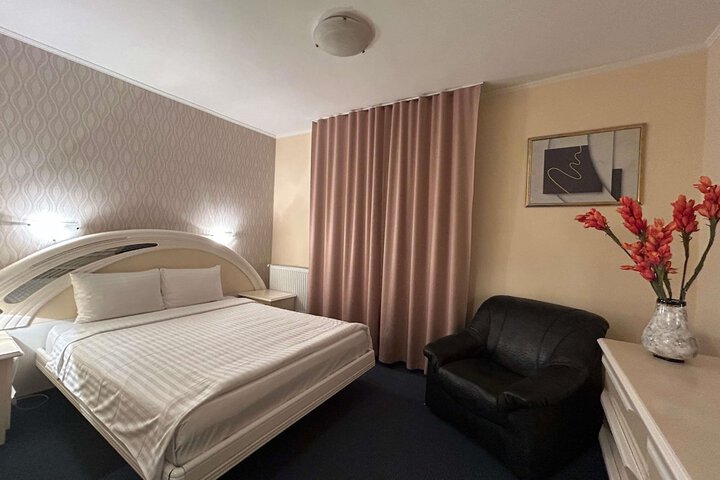 Room 40 of 151