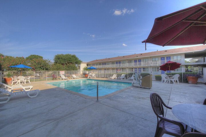 Hotel Pool