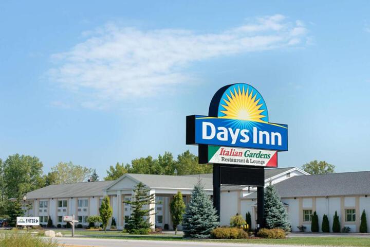 Days Inn by Wyndham Fremont in Fremont, OH