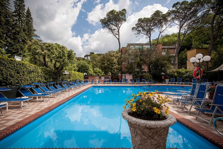 Hotel Pool
