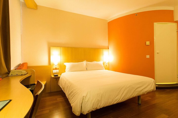 Room 12 of 35