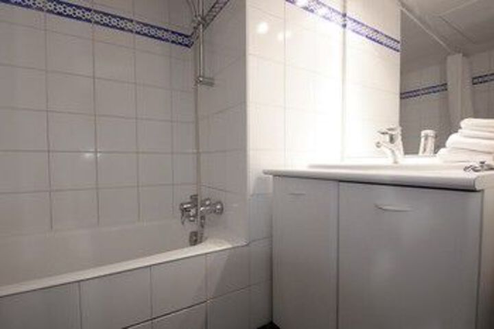 Room 9 of 71