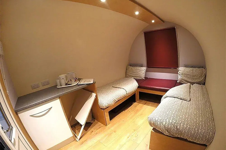Room 4 of 17