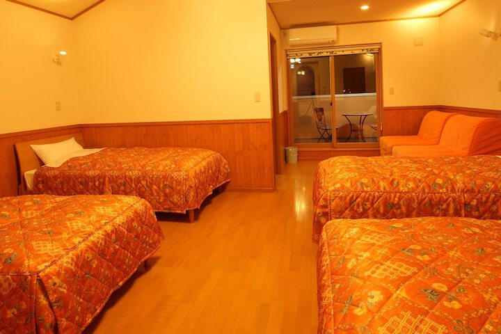 Room 16 of 102