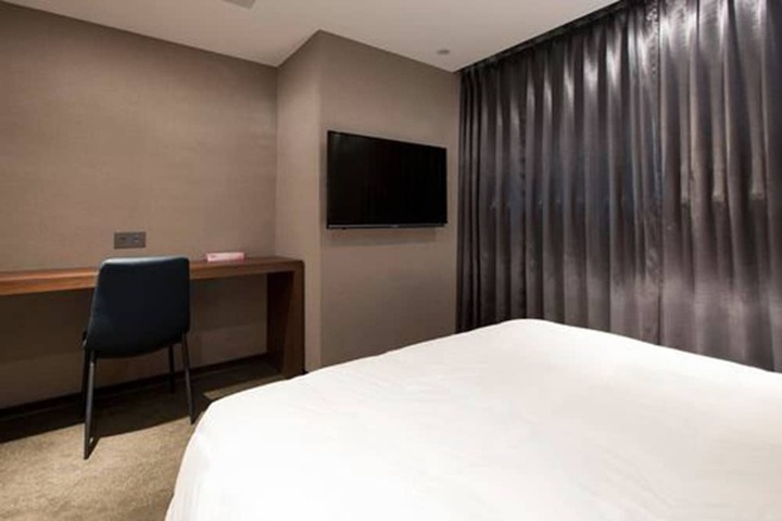 Room 9 of 43