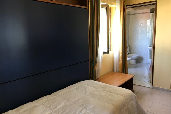 Room 4 of 16
