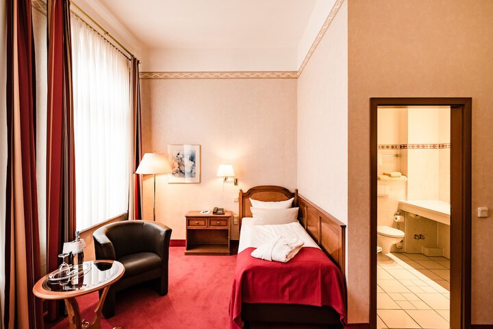 Room 4 of 79