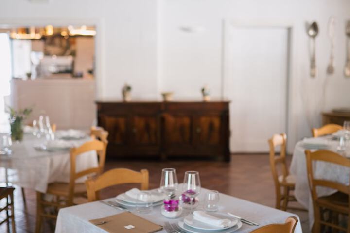 Dining 98 of 149