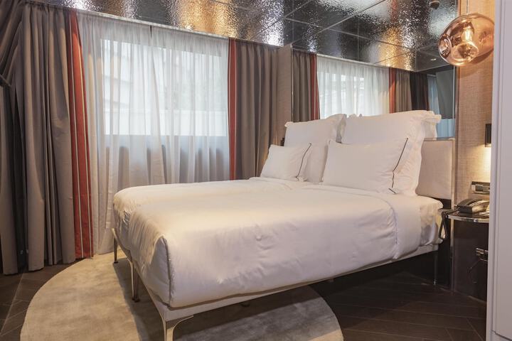 Room 4 of 91