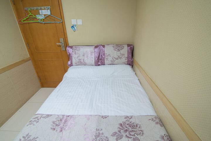 Room 14 of 110