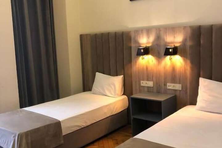 Room 3 of 21