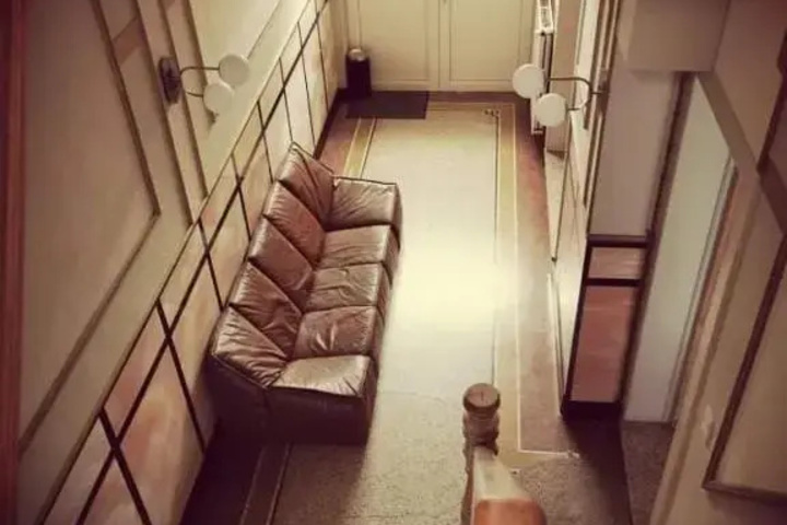 Room 8 of 14