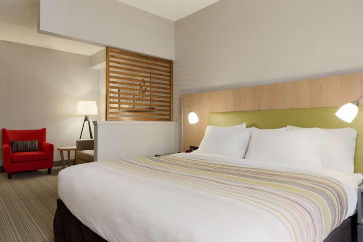 1 King Bed (1 of 11)