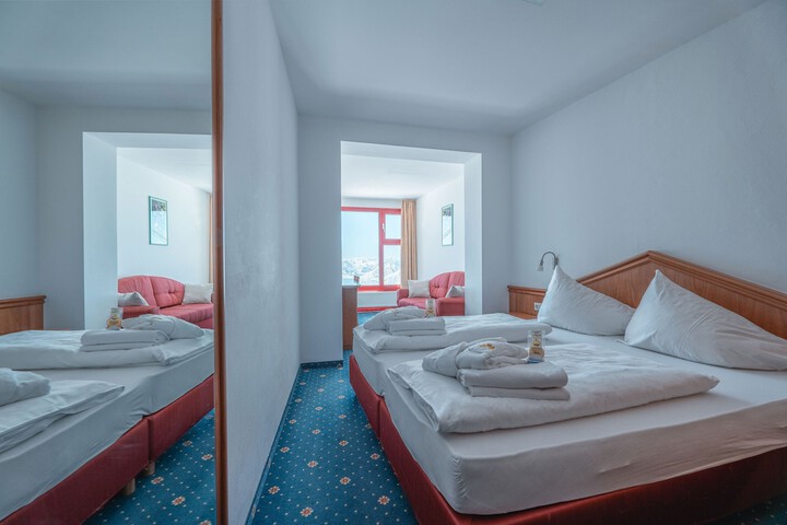 Room 3 of 20