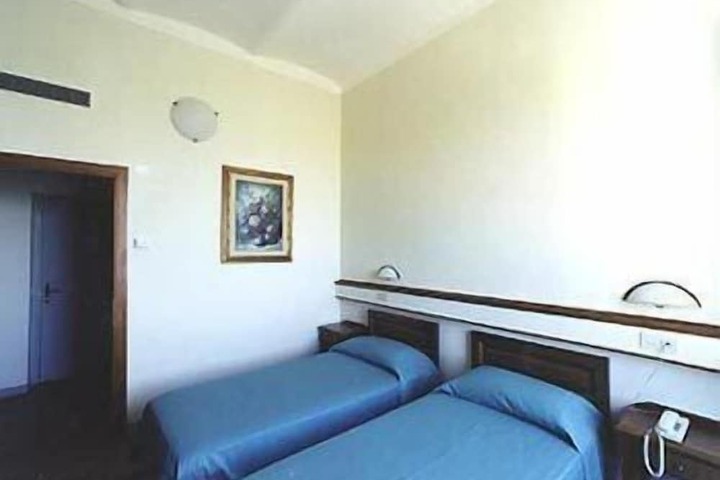 Room 7 of 31
