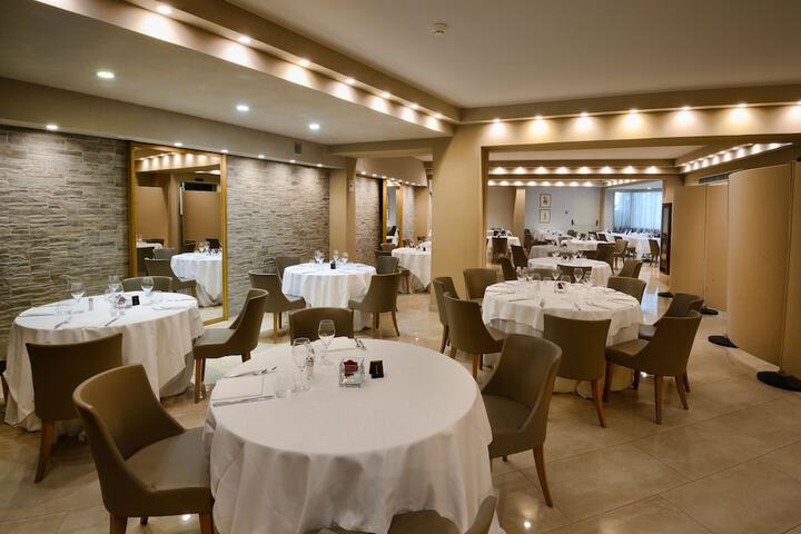 Dining 45 of 63