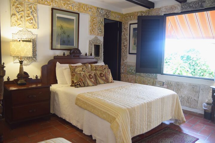 Room 8 of 132