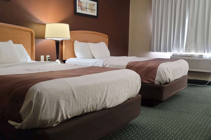 2 Queen Beds (4 of 4)