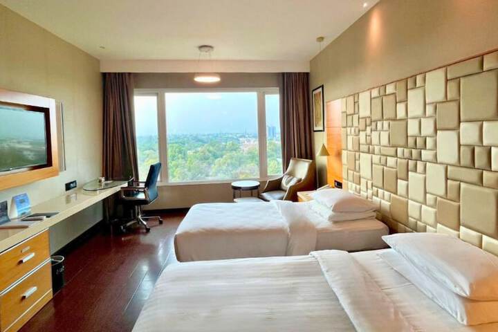Room 9 of 72